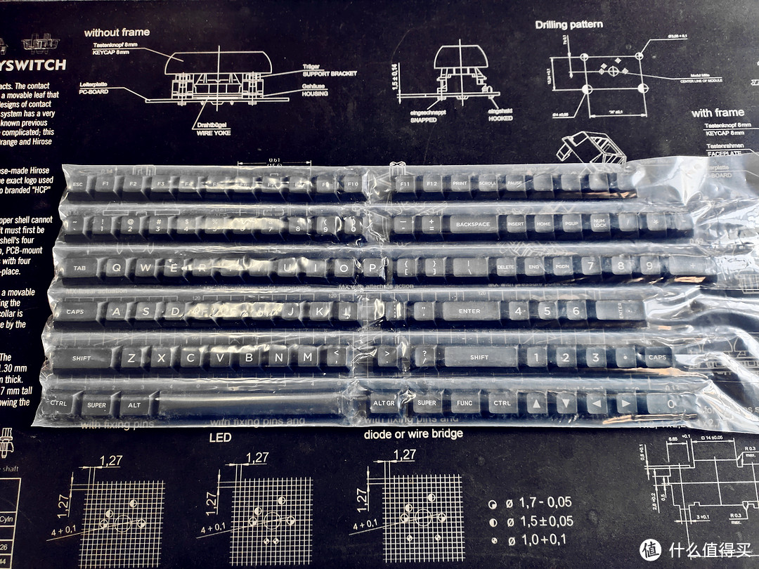 键帽不应该只是能用就好—PBT纯黑DSA键帽开箱体验