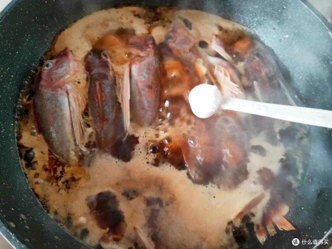 这鱼便宜刺还少,肉质细腻又营养,8块钱买了2斤,吃完就后悔了