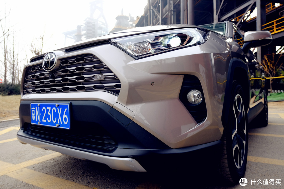 闭着眼睛买都不会错的SUV---试驾丰田RAV4荣放 2.0L四驱