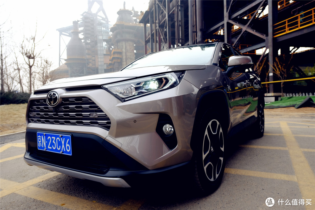 闭着眼睛买都不会错的SUV---试驾丰田RAV4荣放 2.0L四驱