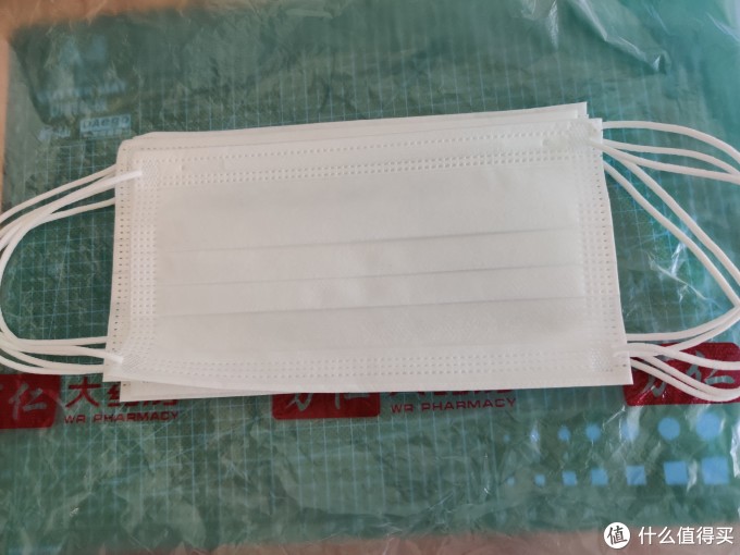 一共5个口罩，这个厚度，让我怎么能认出来（药店取货时，只能数了一下，看起来就像只有一两个）