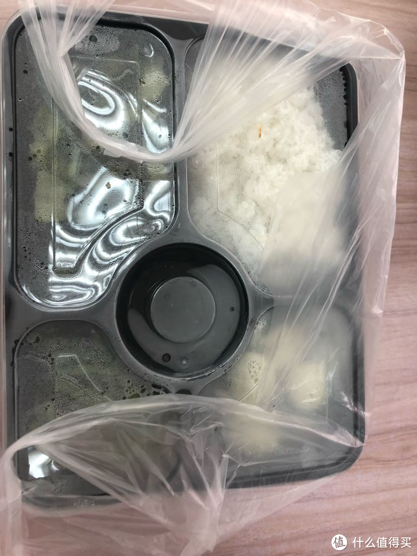 疫情来袭,正月初七开始上班了,看看上海的现状?上班的人多吗?地铁人多吗