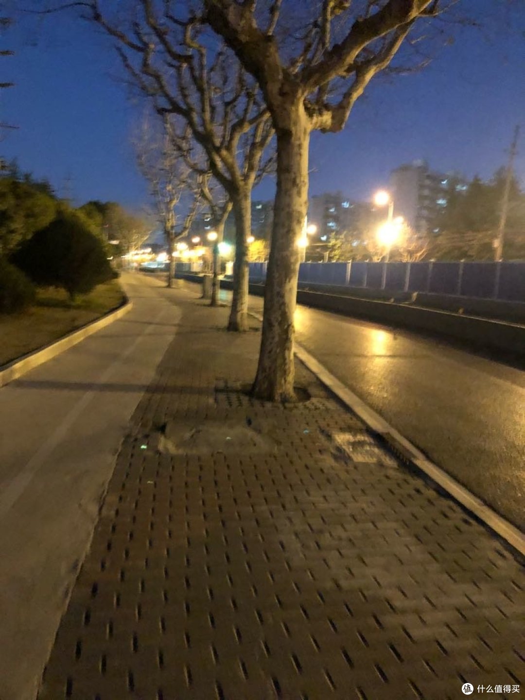 疫情来袭,正月初七开始上班了,看看上海的现状?上班的人多吗?地铁人多吗