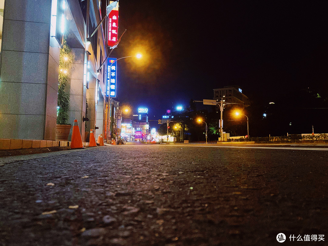 山泉饭店前街景