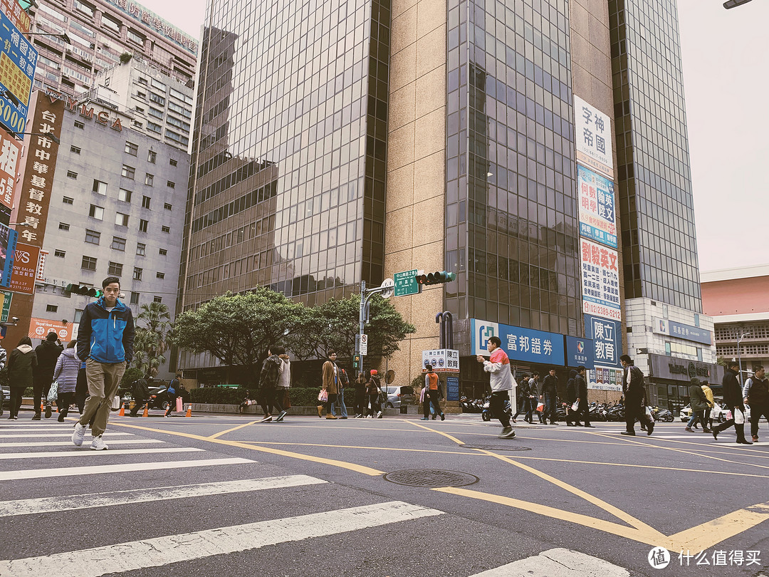 台北车站前街景