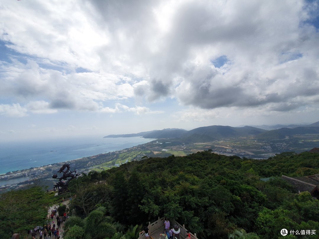 山顶远眺亚龙湾
