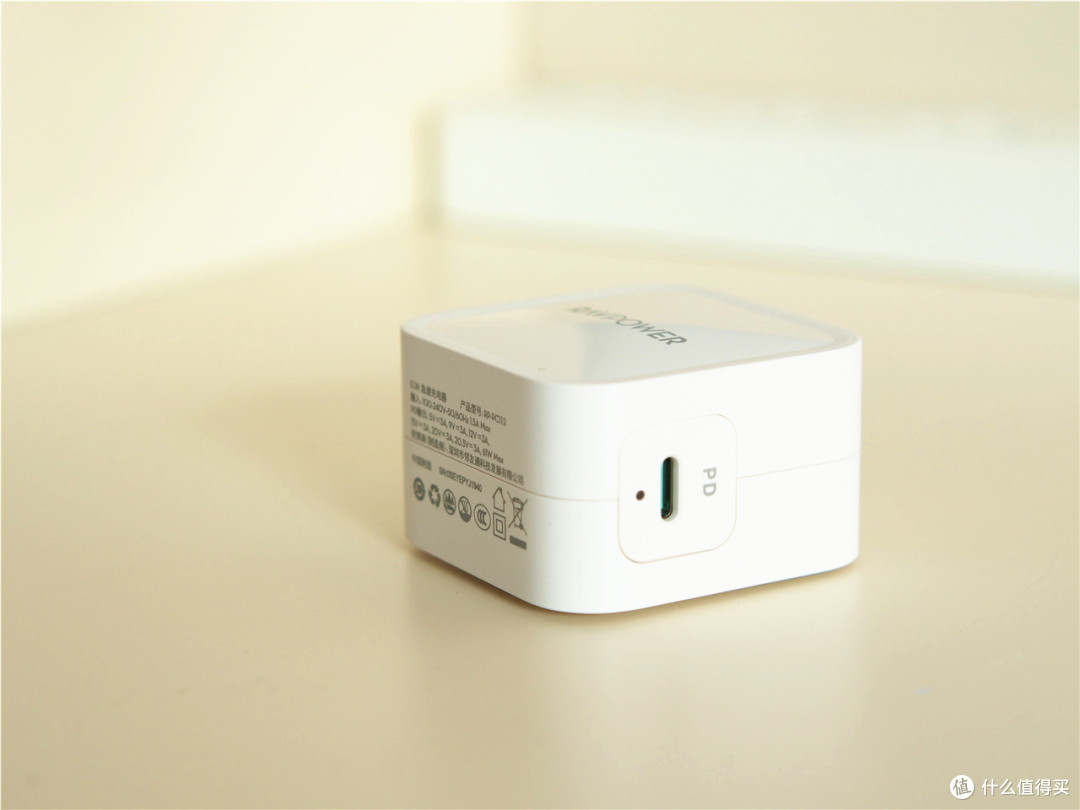 RAVPOWER 61W急速充电器GaN氮化镓加持小巧更安全