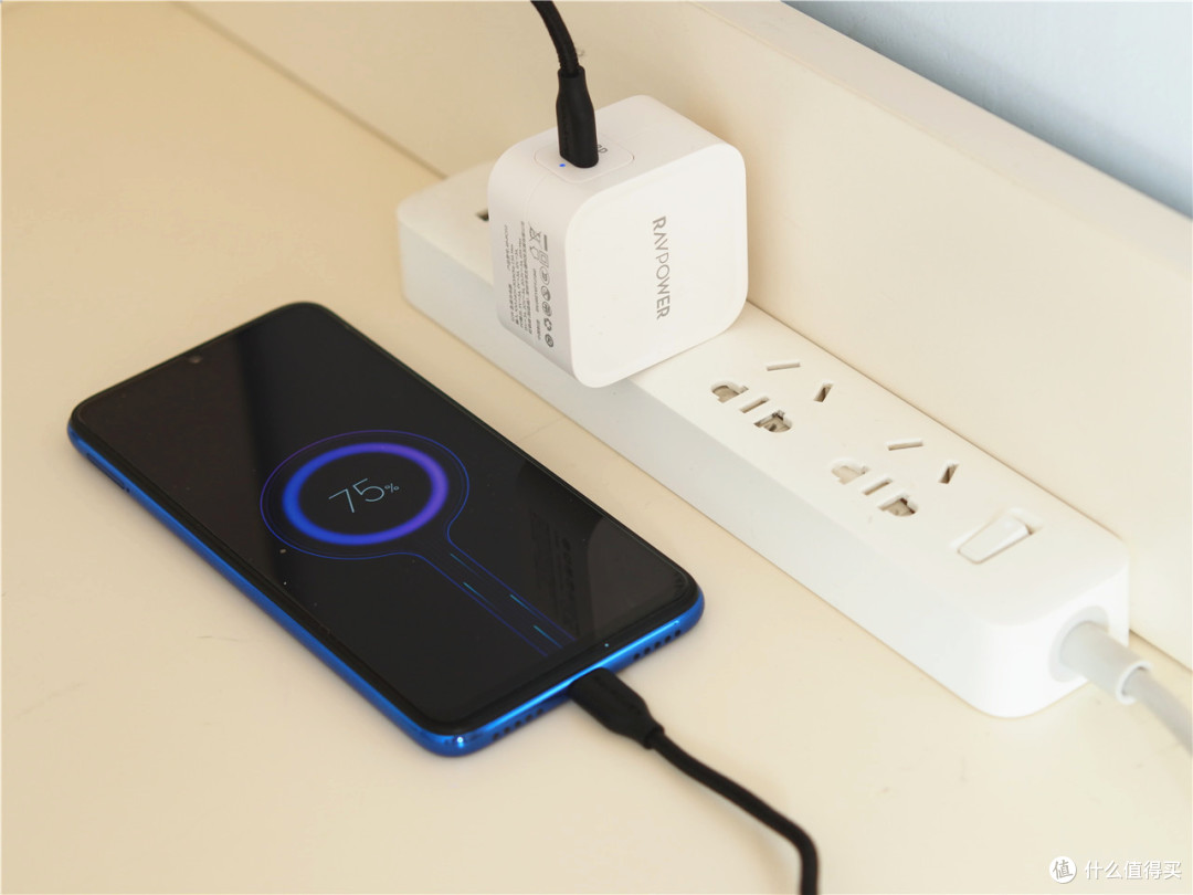 RAVPOWER 61W急速充电器GaN氮化镓加持小巧更安全