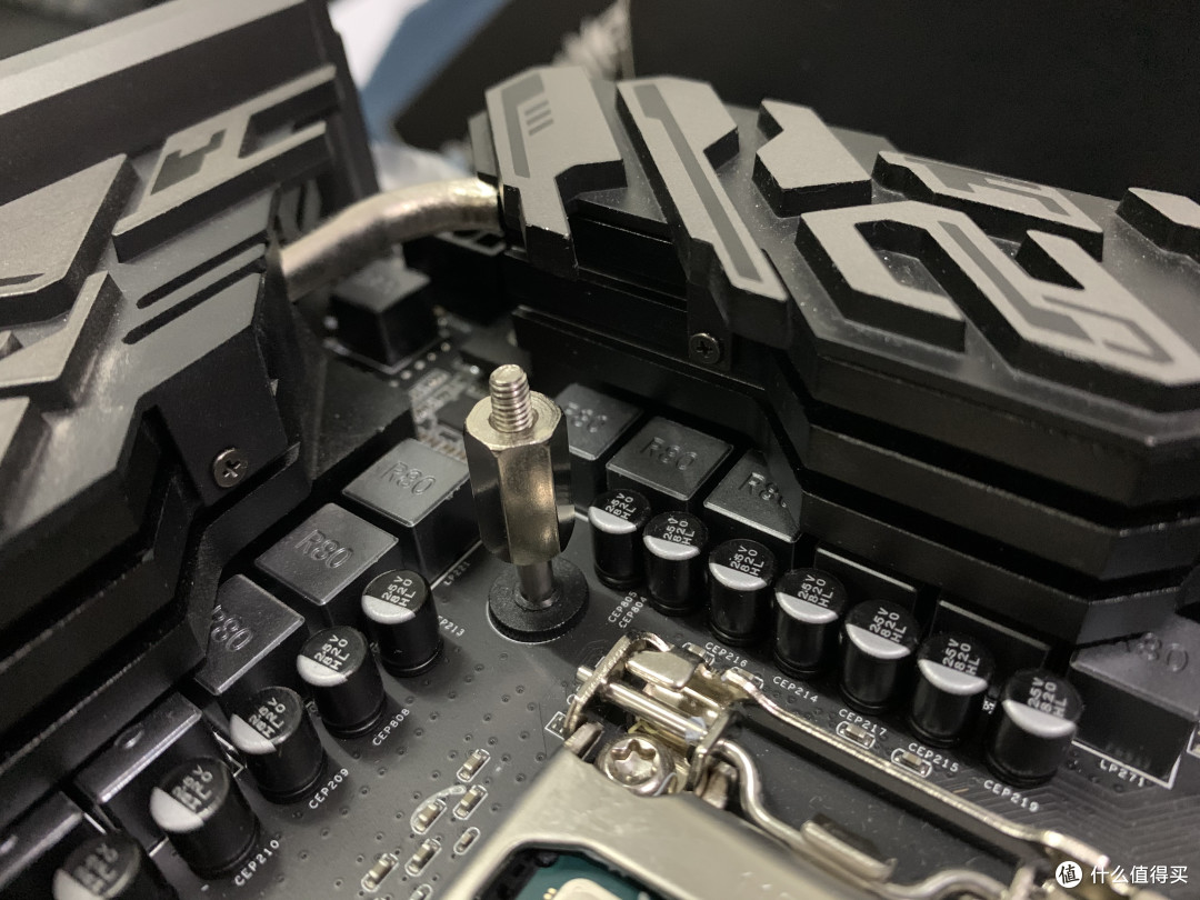 RGB真的能提高主机50%的性能?超频三 凌镜GI-CX240开箱测评(含安装教程)