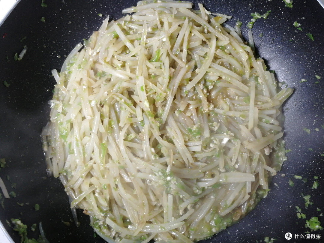 第一次切丝菜--青椒末土豆丝