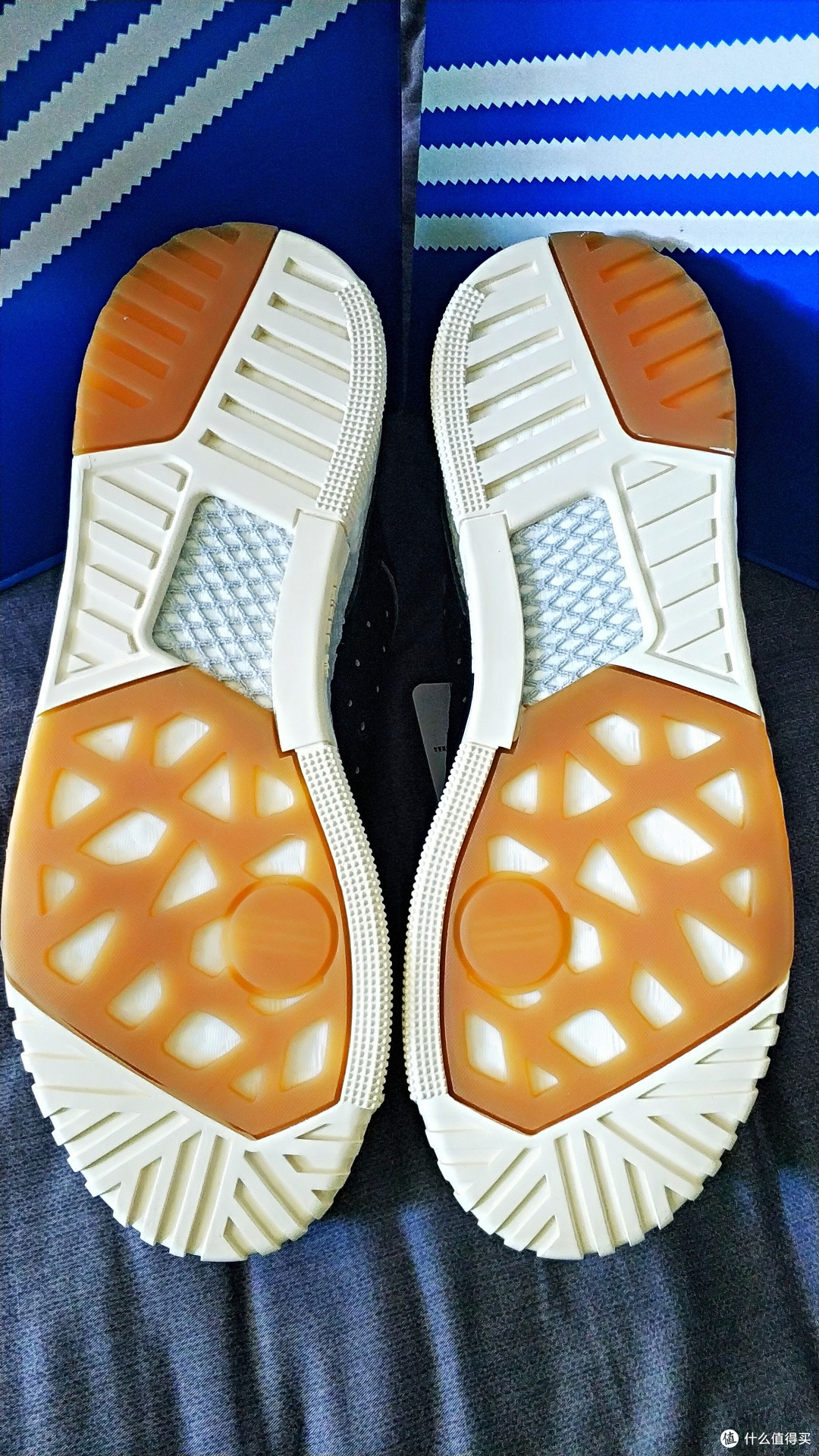 外底.生胶 塑胶,镂空减重