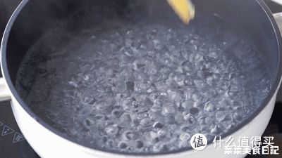 家里只剩一把面?换个炒法超惊艳!