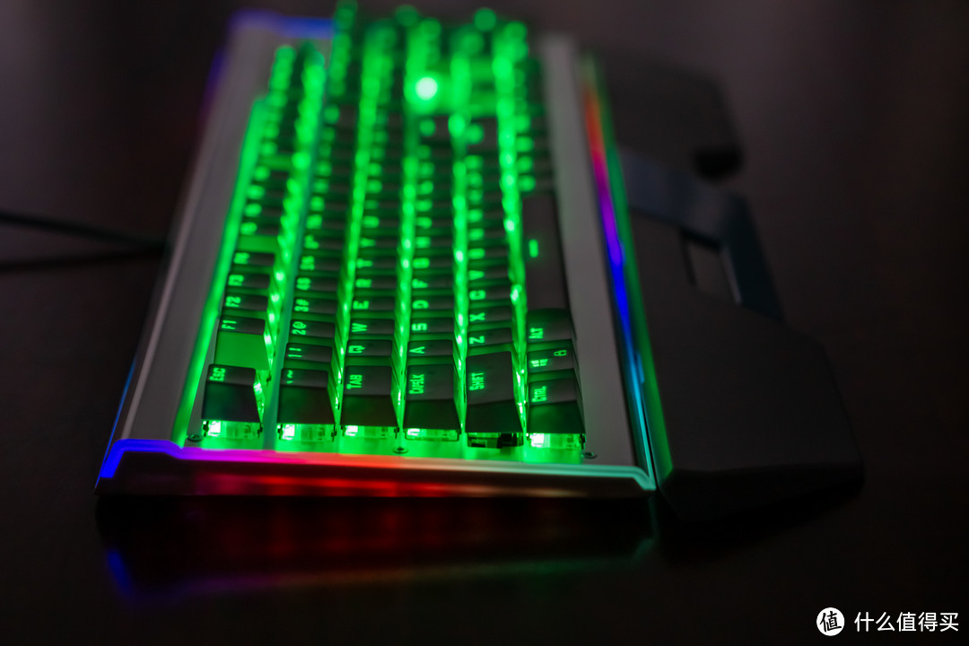 垃圾佬淘货之旅：狼蛛突击者青轴RGB流光边框+可编程游戏机械键盘晒个单