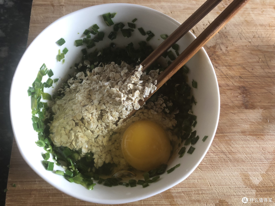 春日立flag，吃了这道营养健康的蒜香燕麦鸡蛋饼，今年我要瘦十斤！
