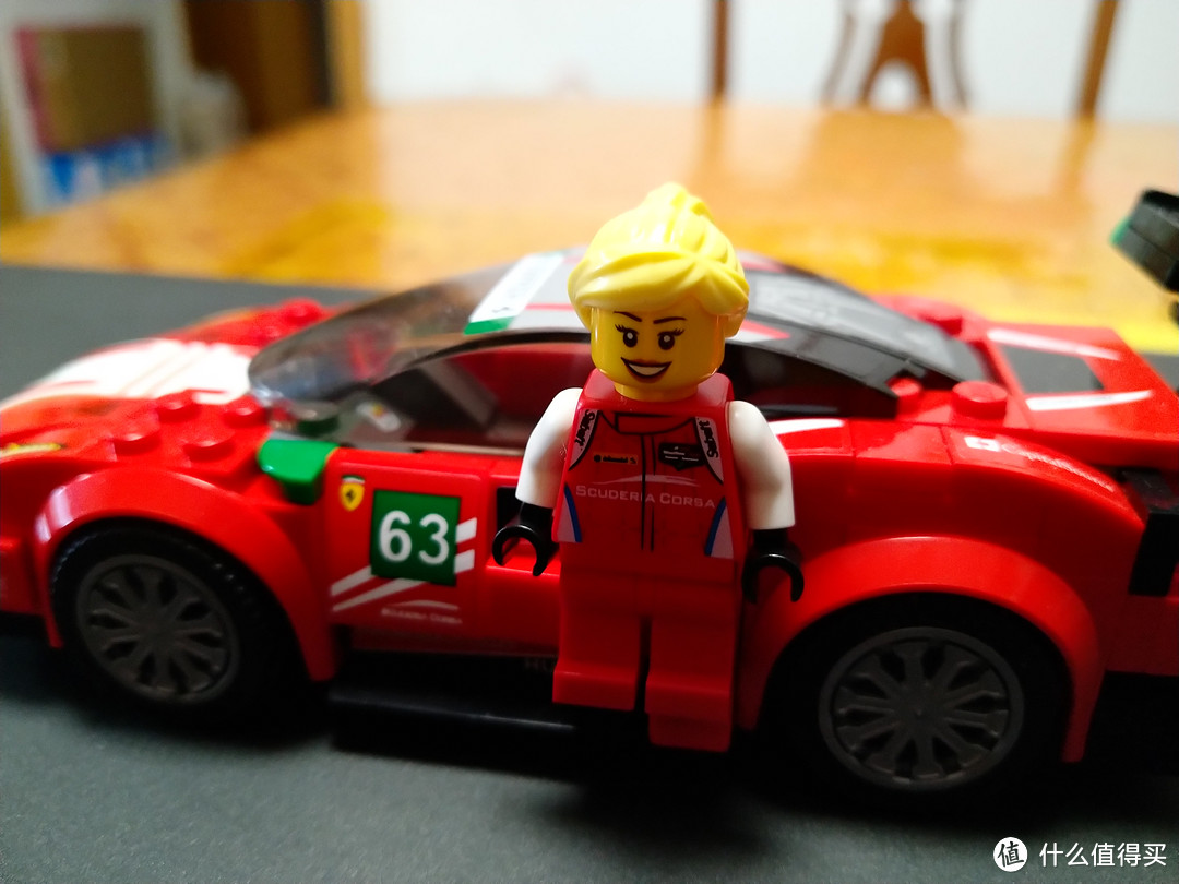 LEGO 75886-女车手，赛车上的风景线