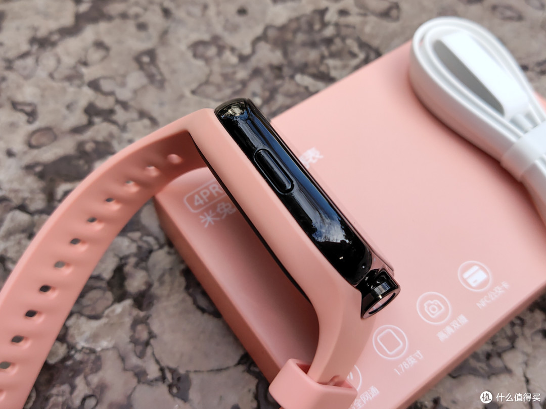 米兔儿童手表 4Pro拥有旗舰电话手表的一切:全网通、高清双摄、NFC、长续航,还有高颜值