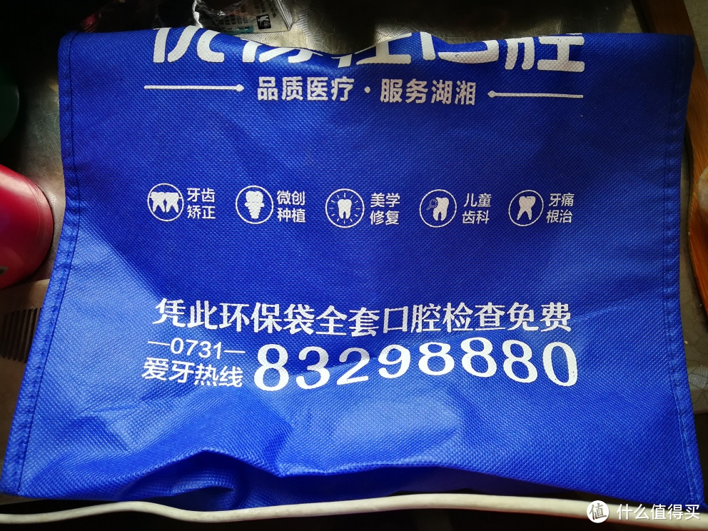 拿袋子捂鼻试过透气性，画面太变态，就不上图了。透气良好。在水龙头下试了防水性，不漏水。