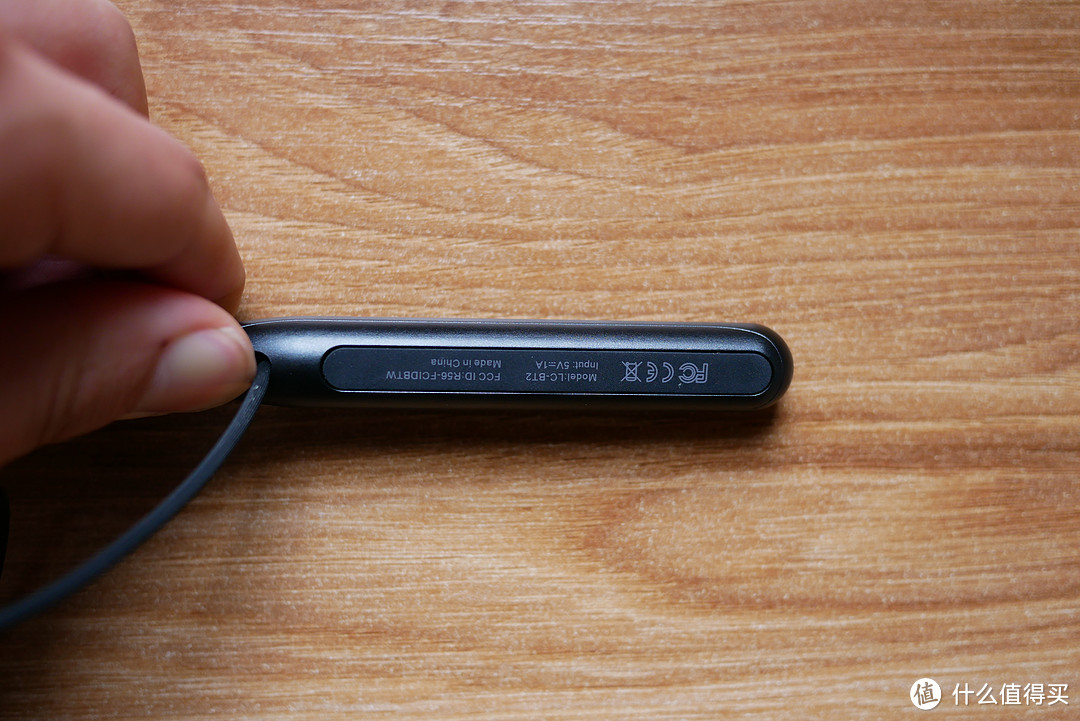一种快被遗忘的佩戴方式 - Fiio LC-BT2 颈挂式蓝牙耳机线