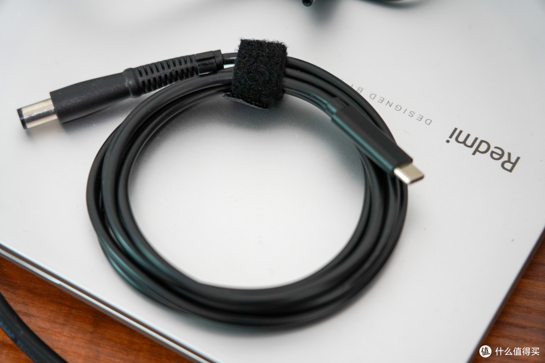 ▲ 要想使用PD充电器，可以去购买PD诱骗线，RedmiBook 配备4.0*1.7mm规格的。
