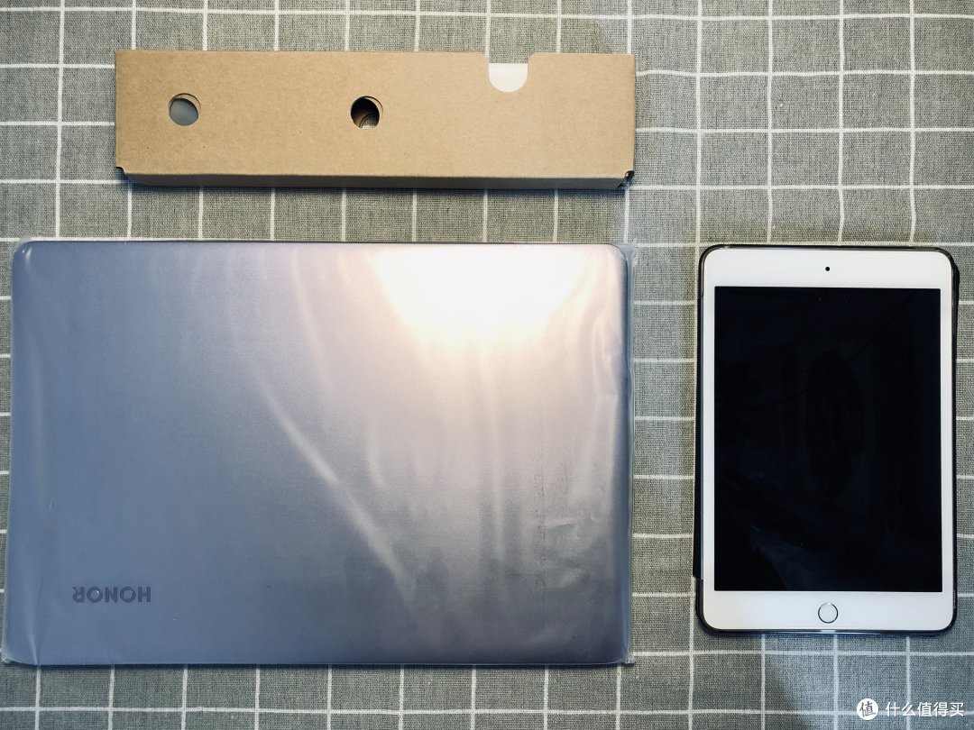 ▲ 跟iPad Mini 4比较一下大小