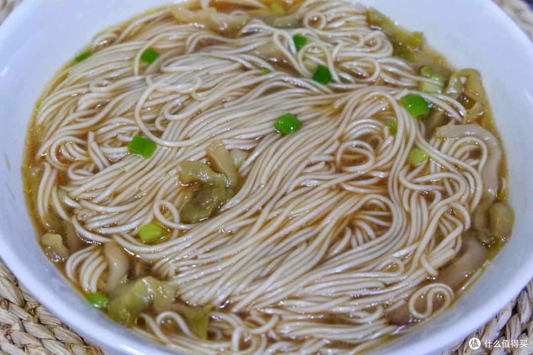 5分钟搞定！榨菜葱花汤面~巨香好吃到舔碗