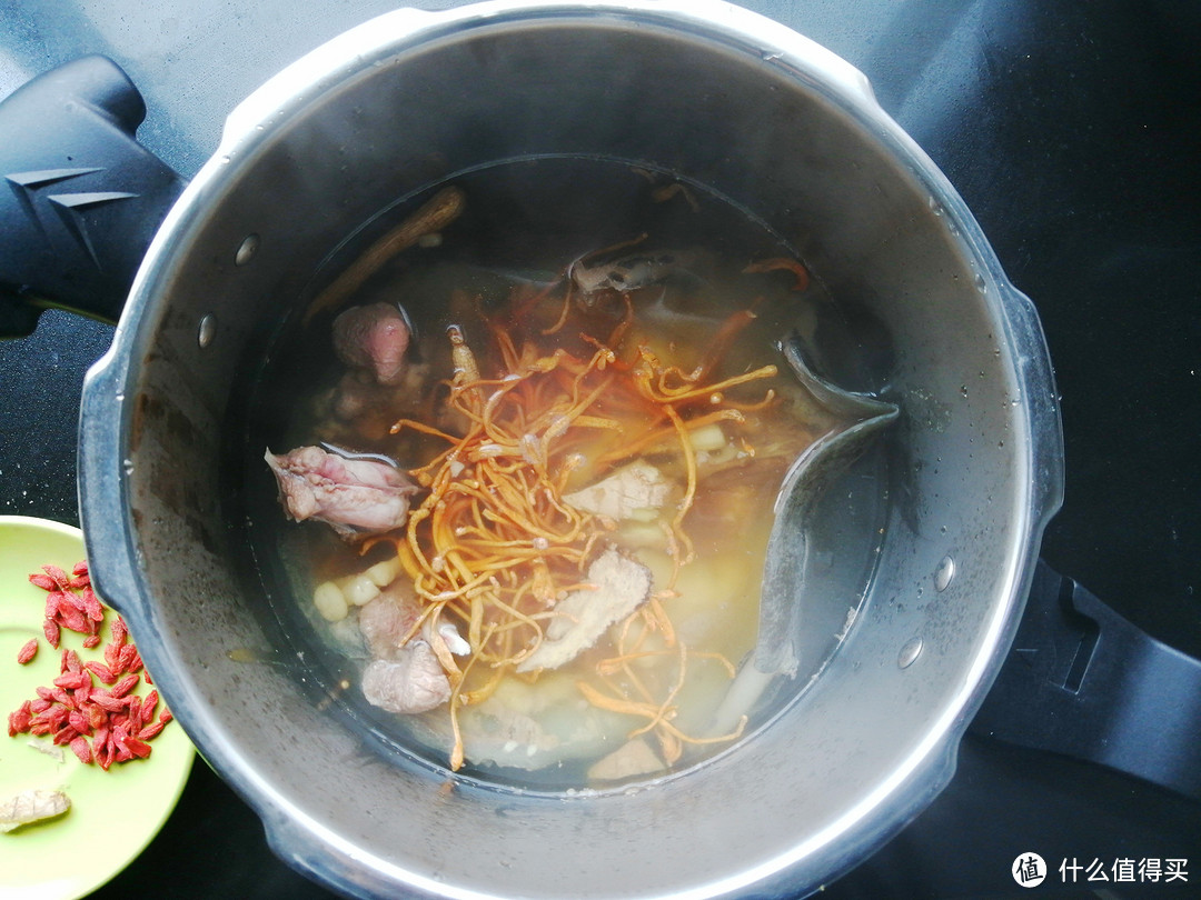 鱼+羊=鲜?比鱼羊一锅更鲜的汤,主料又叫五味肉,汤色鲜美更滋补