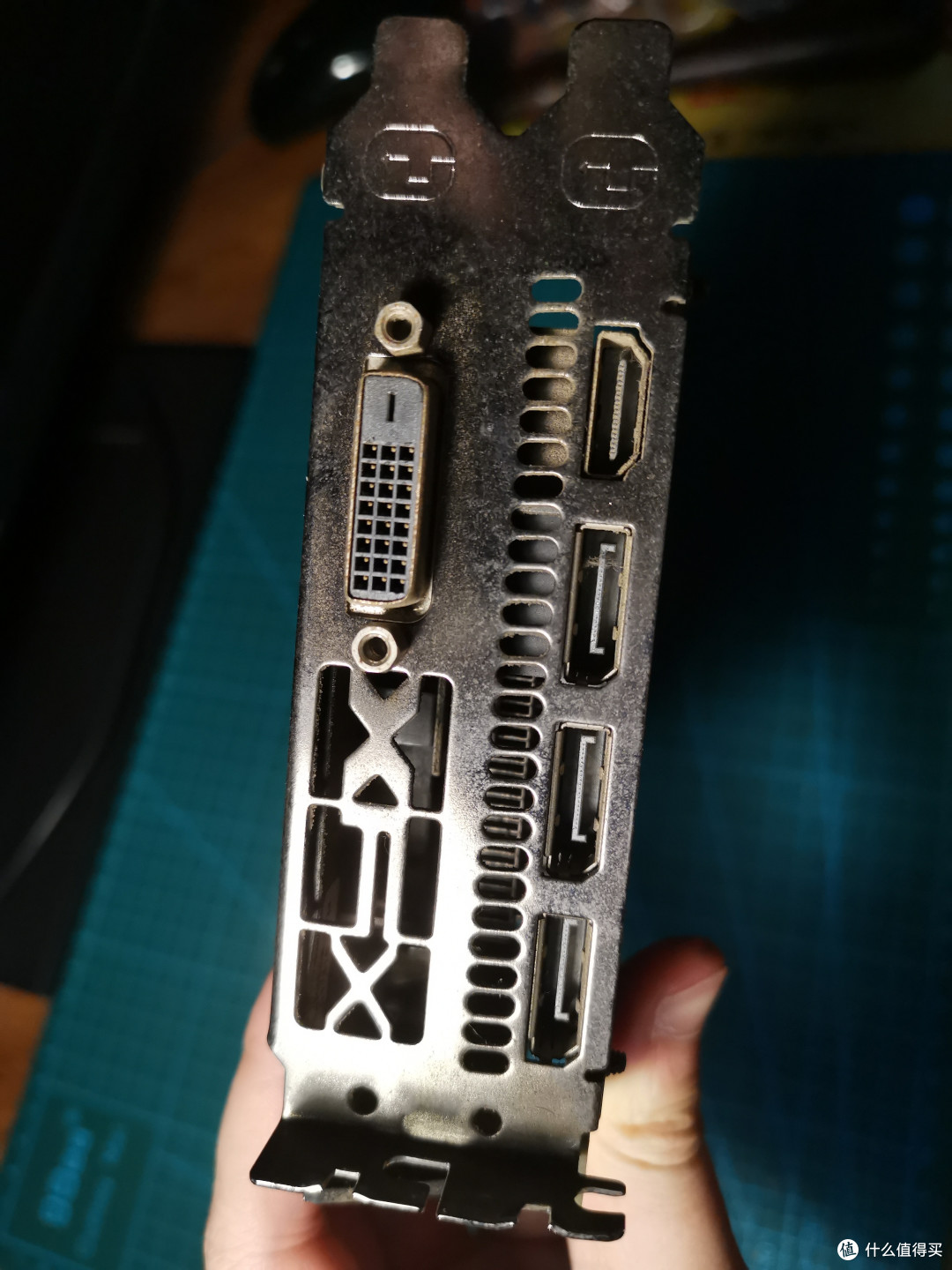 仅仅是为了能够接受正常的视觉效果！！卖家说自用，咱们默认矿卡！！！三百不到包邮。