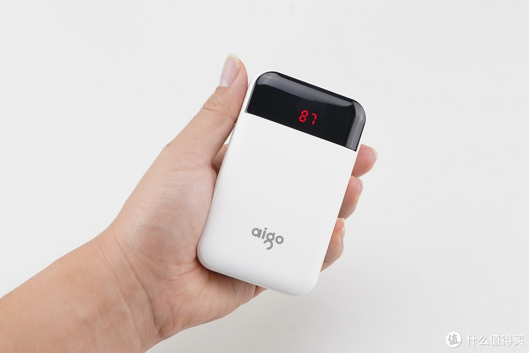 PD、PE、QC等多协议加持,aigo E10000PD数显快充移动电源评测