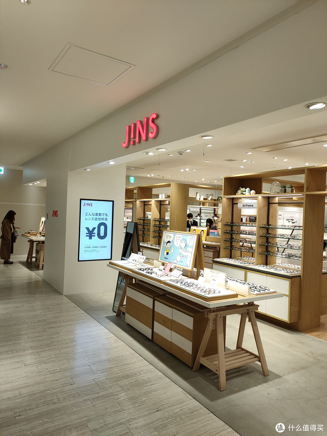 JINS梅田店