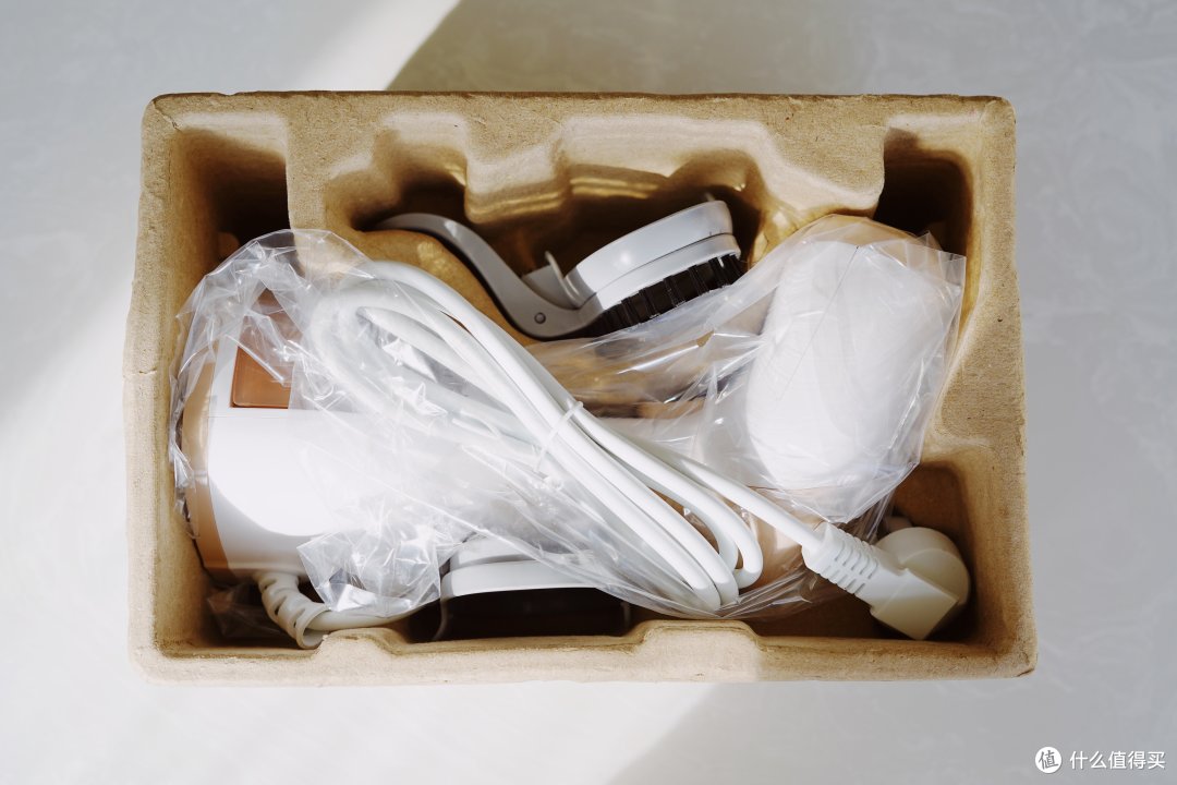 衣服不再皱巴巴，网易严选便携手持挂烫机