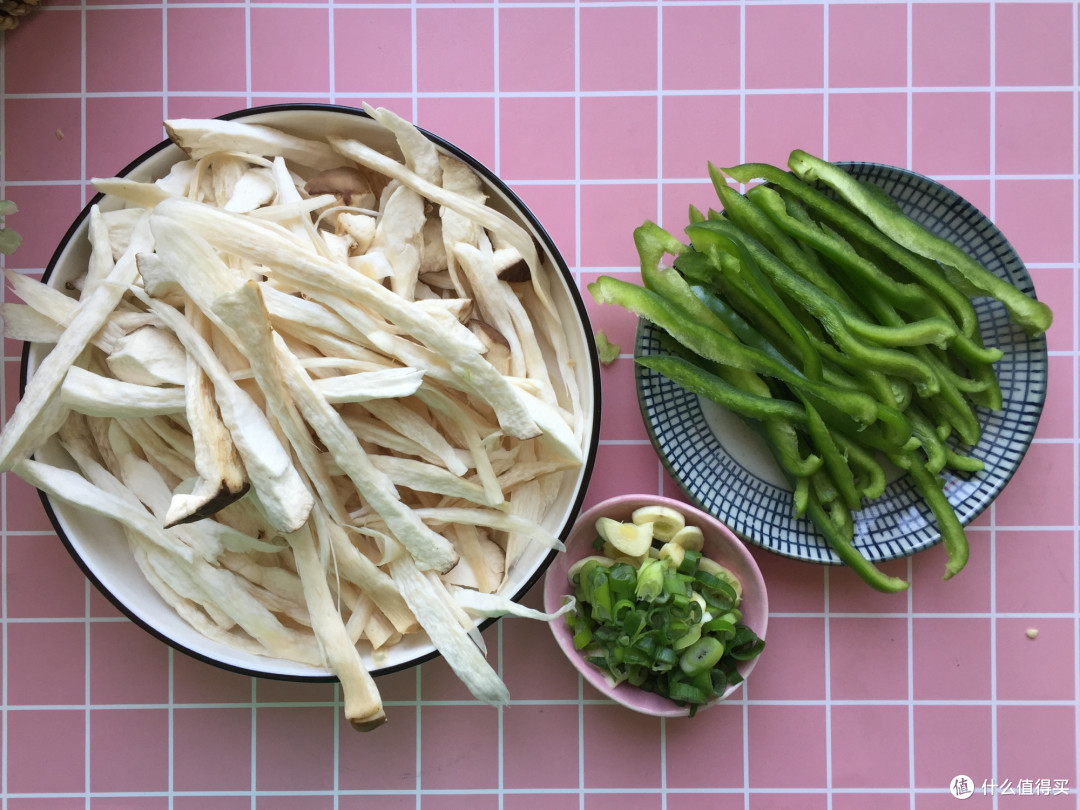 这菜不需加肉,却比肉还好吃,儿子两天不吃就馋,促消化营养高