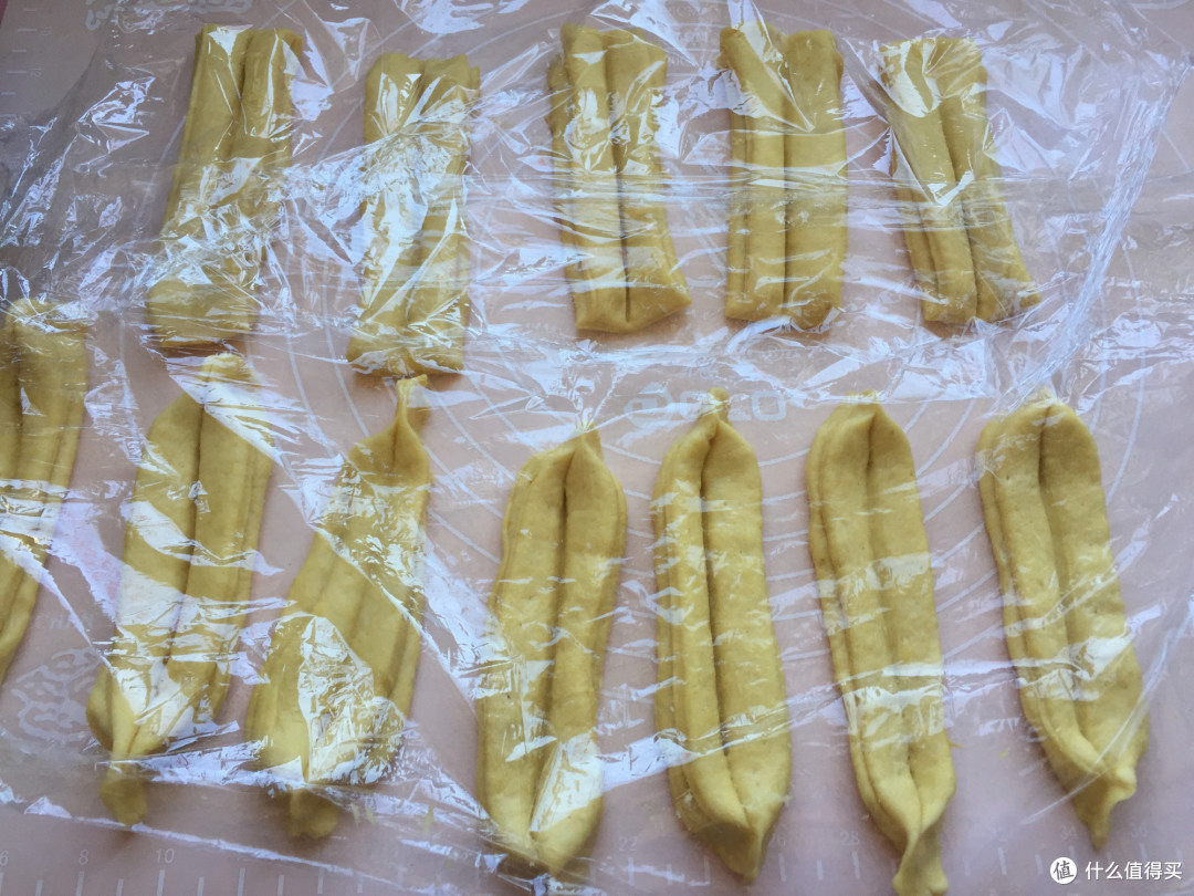 油条又有新做法,加了蔬菜更营养,金黄诱人外酥里嫩,全家抢着吃