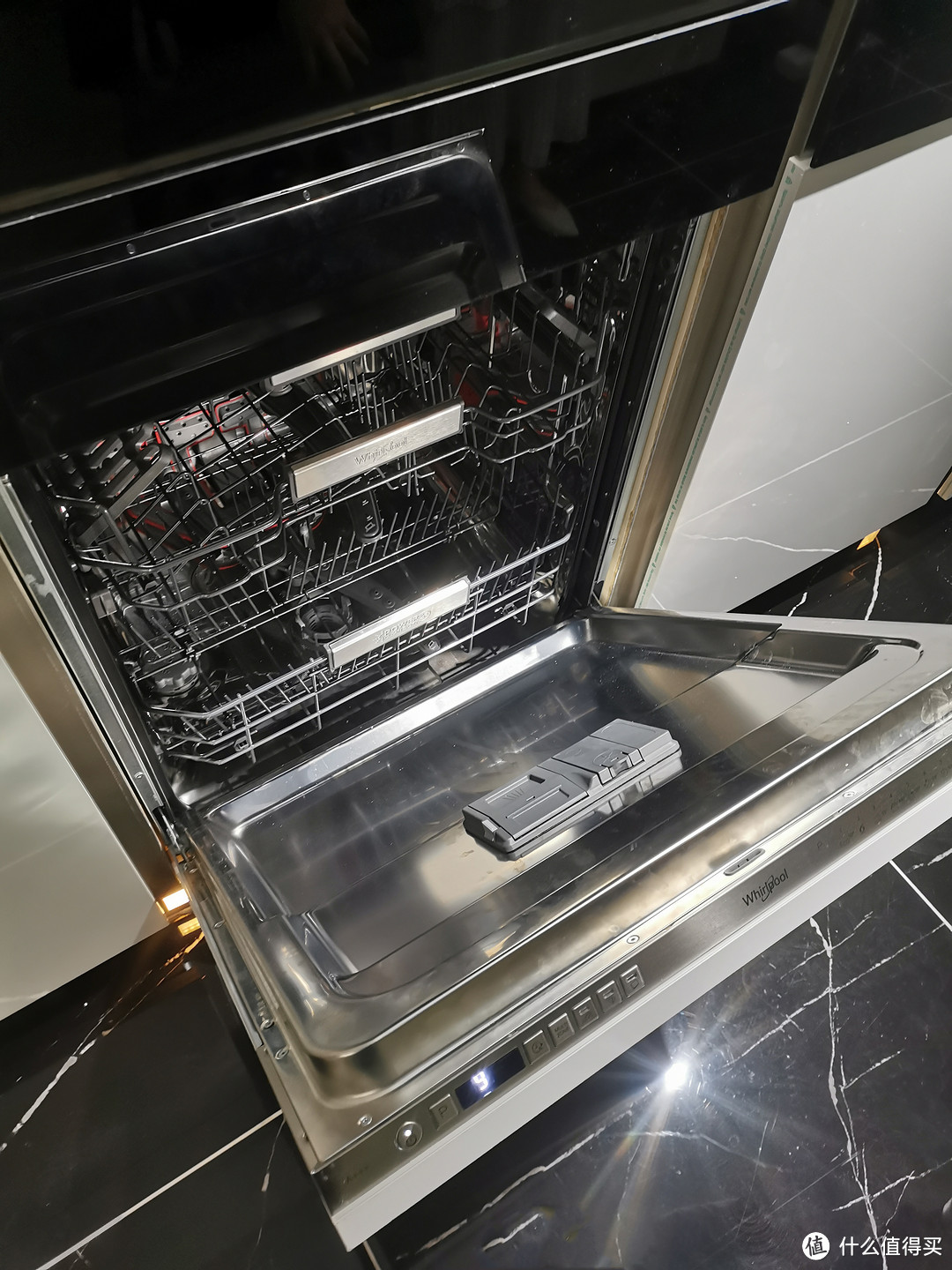 你真的了解洗碗机的热风烘干吗？“冷凝闭环对流型”热风烘干的洗碗机来了