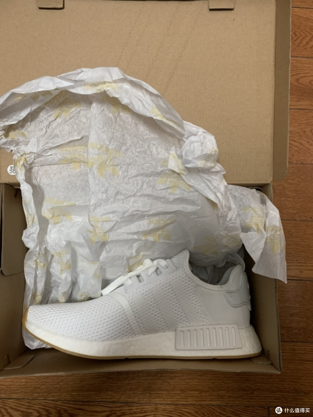 阿迪达斯Boost中的先行者-NMD R1