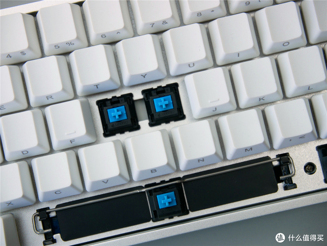 铝厂初体验——iQunix F60 蓝牙机械键盘