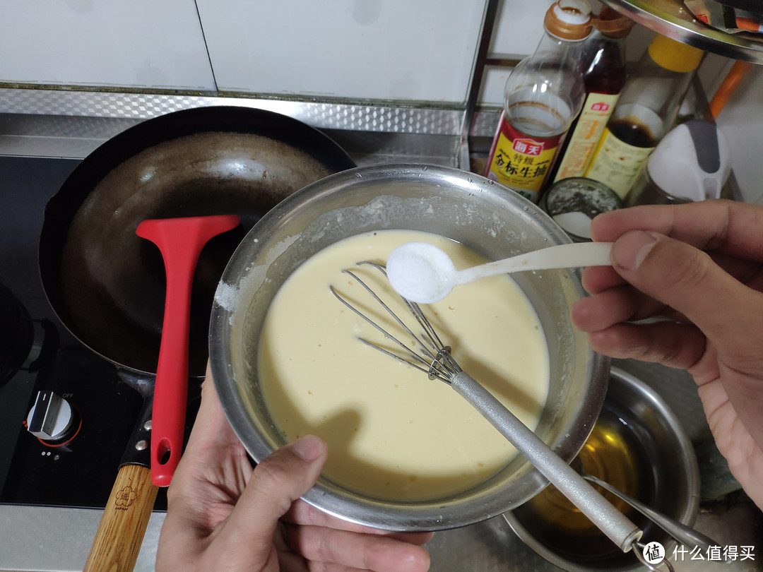 只有面粉和鸡蛋怎么做出食欲大开的早餐？摊出极致薄的鸡蛋饼的诀窍是什么？