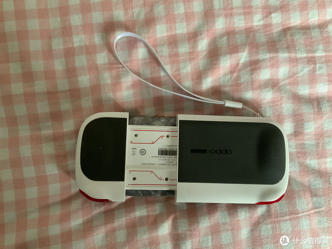 背面拉开的照片,也还可以哈