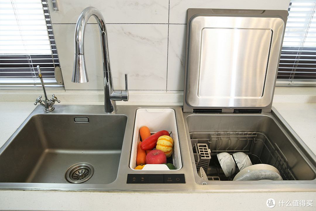 岂止会洗碗，还能去果蔬农残：帮你解放双手的方太水槽洗碗机Q6A