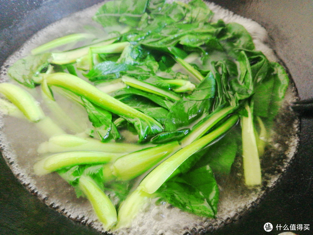 早春还是这馅的包子好,外皮宣软内馅鲜,好吃不长肉,绿油油馋人
