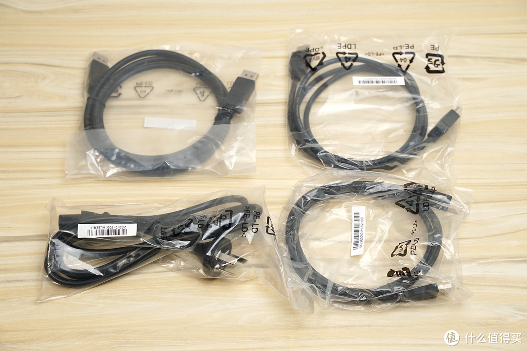 附件：电源线*1 DP*1 HDMI*1 Type B*1