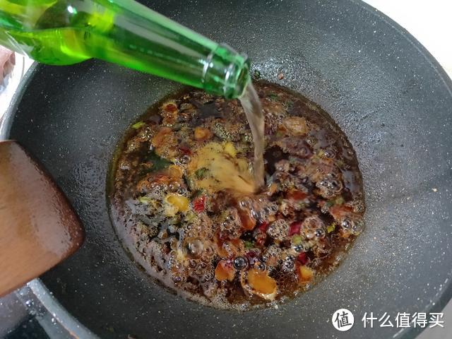 这鱼五块钱一斤，做时多加这一步，鱼肉紧实又入味，比吃肉都香