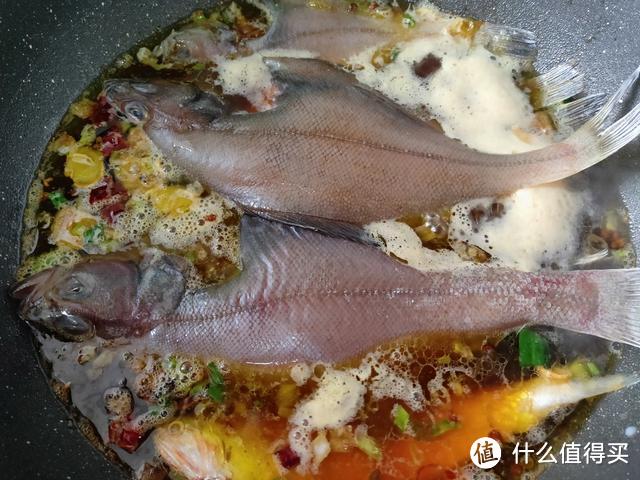 这鱼五块钱一斤，做时多加这一步，鱼肉紧实又入味，比吃肉都香