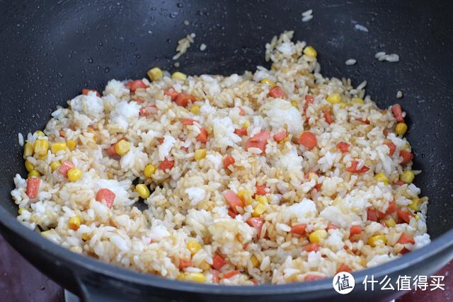 家中有剩米饭别浪费，添加几种食材变成营养便当，老公直呼太豪华