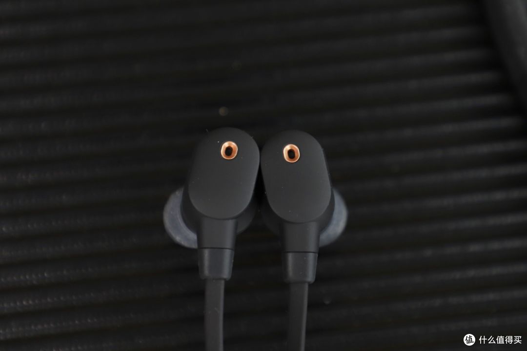 索尼WI-1000XM2对比Bose QC 30,谁才是地表最强颈挂降噪耳机?