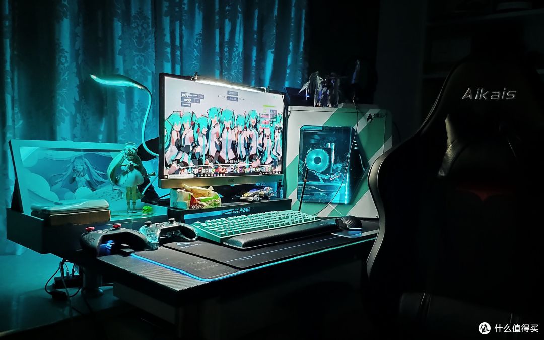 带你一起走进宅男的房间,假期时间改造的初音未来主题桌面_电脑数码