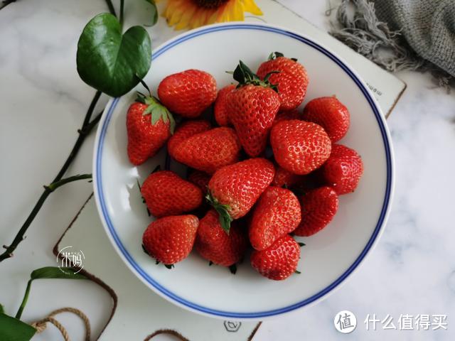 买草莓 该怎么挑选 教你简单有效的3个小诀窍 一挑一个甜 草莓 什么值得买