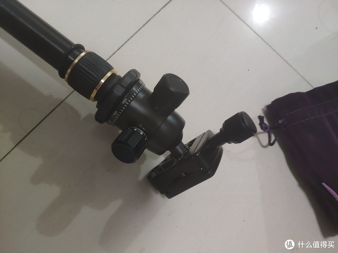看看云台,很小巧