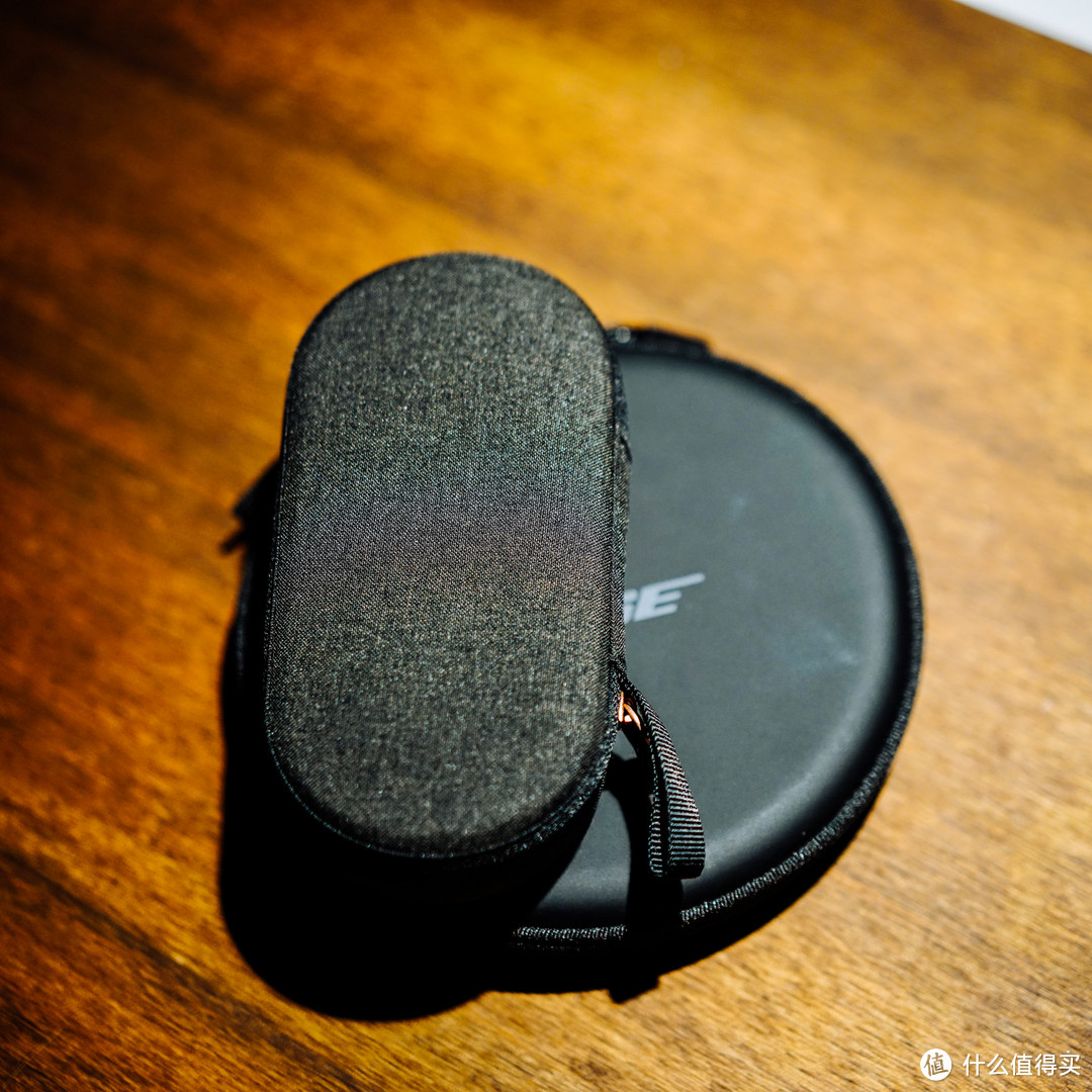 挂脖式降噪耳机的紫禁之巅：Bose QC30与索尼WI-1000XM2