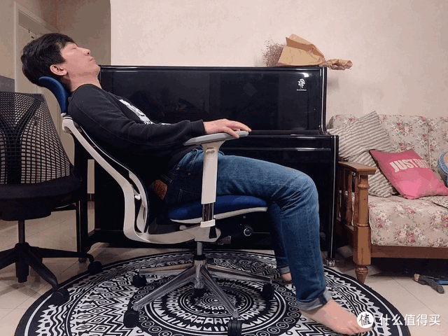 #宅家学习技巧#宅在家的生活:两把椅子搭起宅在家办公的时光