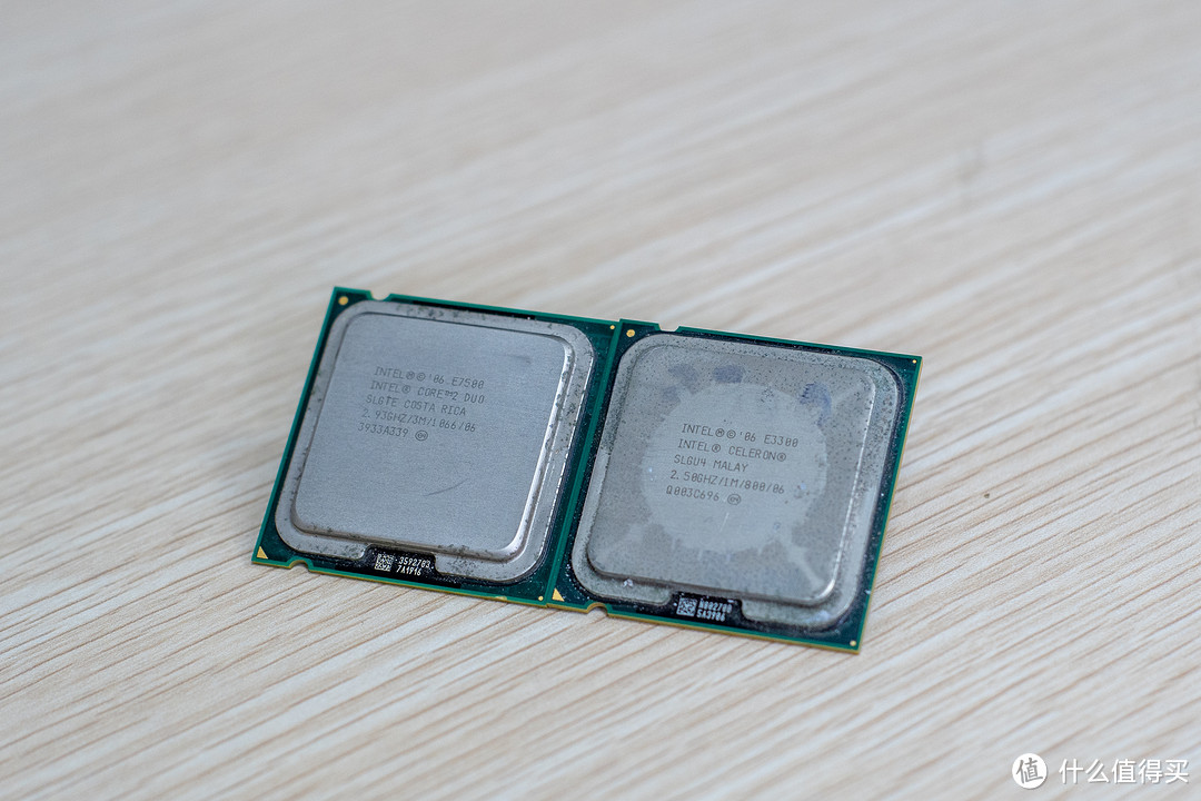 Core 2 E7500、Celeron E3300